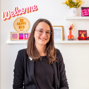 Portrait d'Emilie, marketing manager de la So Happy Team